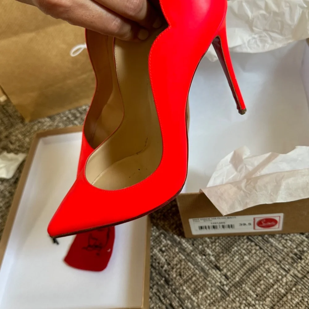 Hot chick 100 Louboutin - Picture 2 of 6